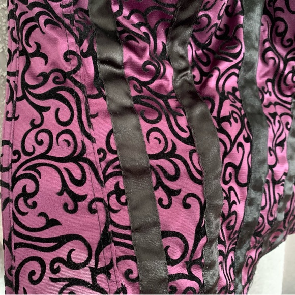💜🖤GORGEOUS purple and black corset top! - Picture 3 of 4